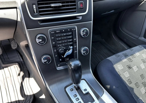 Volvo V60 cena 33600 przebieg: 273000, rok produkcji 2011 z Białystok małe 254